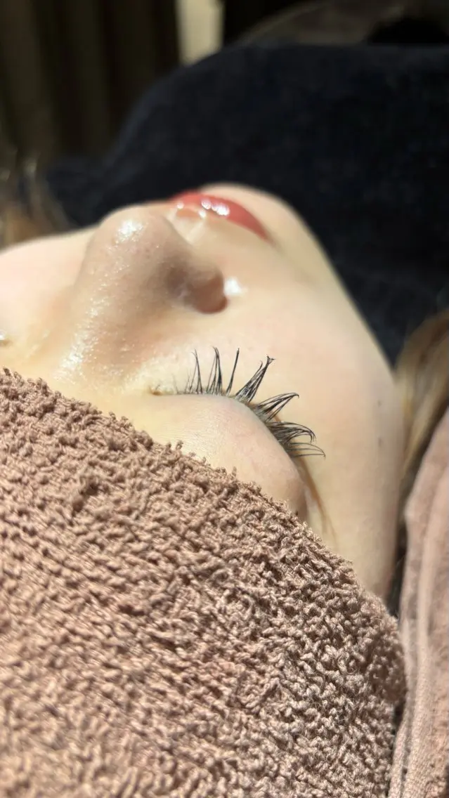 マツエク・マツパ 束感まつ毛 フラットラッシュ マツエク MODEK's阿倍野 SANAのヘアスタイル