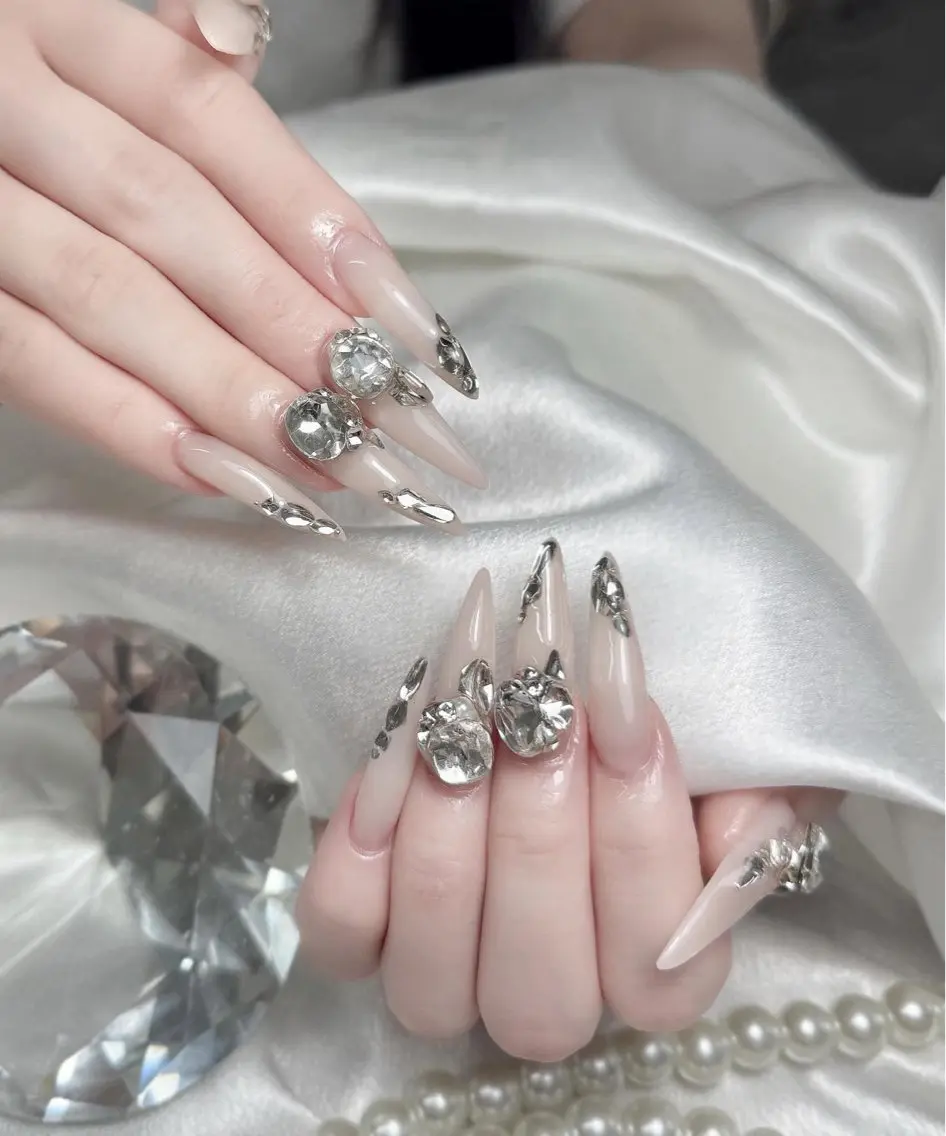 ネイル アートネイル ジェルネイル キラキラネイル 韓国ネイル ロングネイル ハンドネイル Nova Nailのネイルデザイン