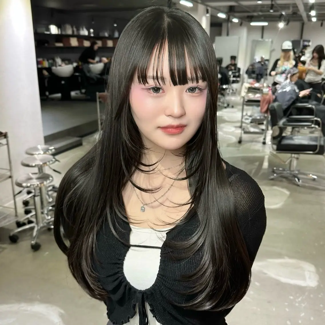ロング くびれヘア 顔まわりレイヤー 顔周りカット 韓国風ヘア くびれレイヤー カット ヘアカラー 韓国レイヤー🇰🇷 艶髪💎renのヘアスタイル