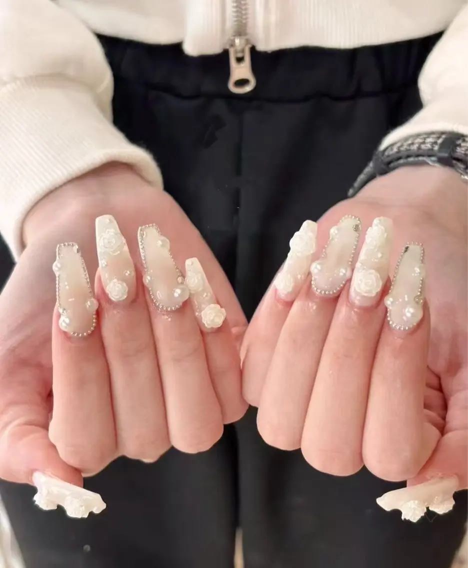 ネイル フラワーネイル フレンチネイル ジェルネイル ガラスフレンチ ハート ハンドネイル BabyYouMi nailのネイルデザイン