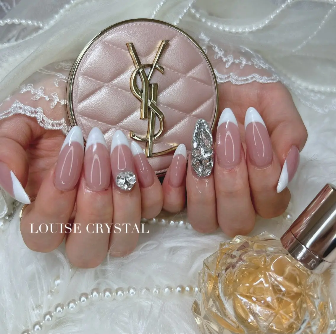 ネイル フレンチネイル ハンドネイル LOUISE CRYSTALのネイルデザイン