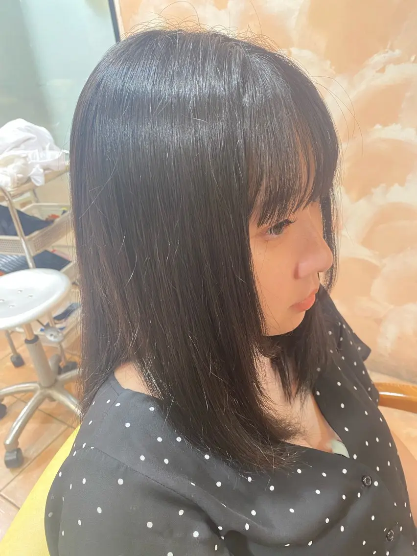 ミディアム 顔まわりレイヤー レイヤーカット Conon 響のヘアスタイル