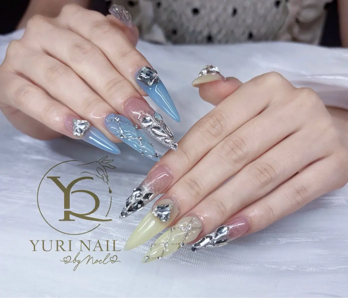 ネイル ハンドネイル フットネイル ハンドケア YURI Nail NARITAのネイルデザイン