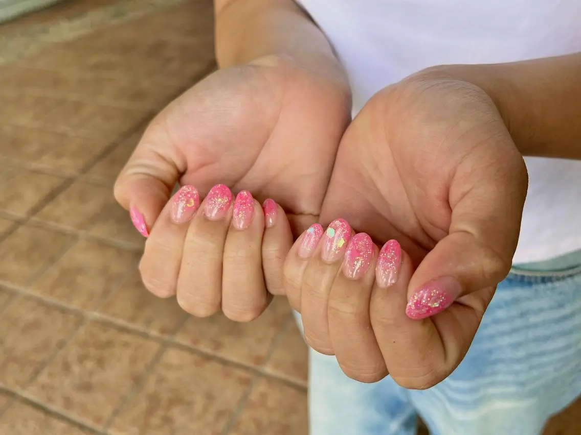 ミディアム ネイル ジェルネイル グラデーション キラキラネイル ラメ(グリッター) ラメグラデーション RIONnail Yurikaのネイルデザイン