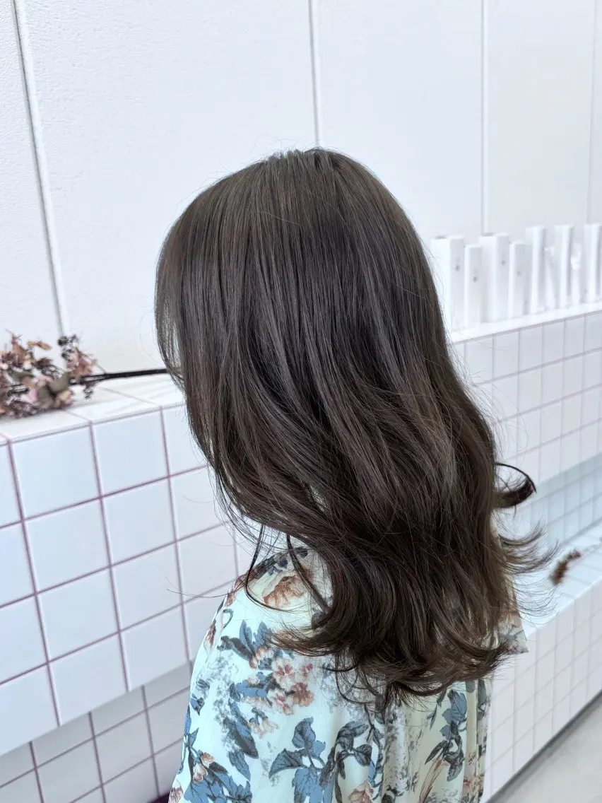 セミロング カラー ベージュカラー ブリーチ 透明感カラー 韓国風ヘア トリートメント 花見 亜沙美のヘアスタイル