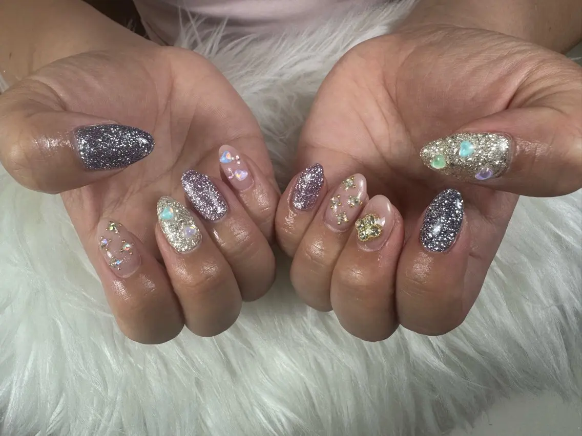 ネイル LAVISH 大和店 emi・:*+のネイルデザイン
