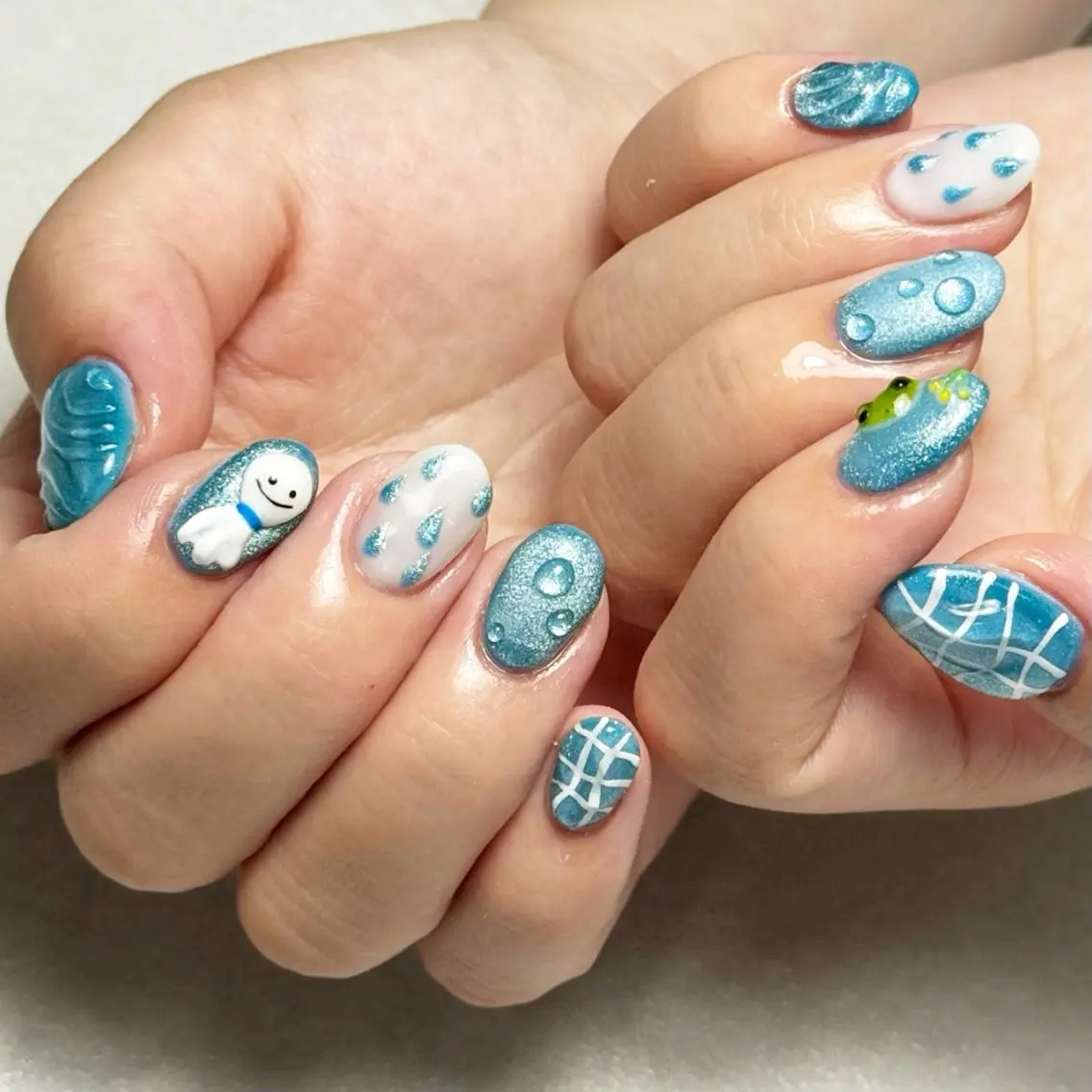 ネイル アートネイル ブルー フットネイル ジェルネイル キラキラネイル ハンドネイル Y nail なんば堀江店のネイルデザイン