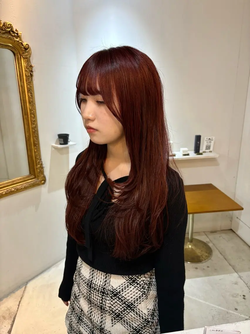 ロング レイヤーカット カット ヘアカラー トリートメント 🩶ハイトーン🖤 URARAのヘアスタイル