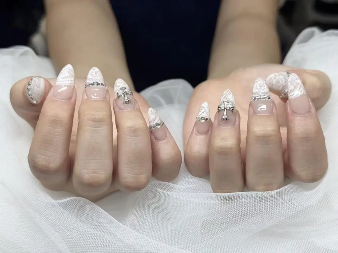 ネイル チークネイル 長さ出し フラッシュネイル フレンチネイル ガラスフレンチ ハンドネイル ハンドケア ネイル&アイサロン 🩷Lunaのネイルデザイン