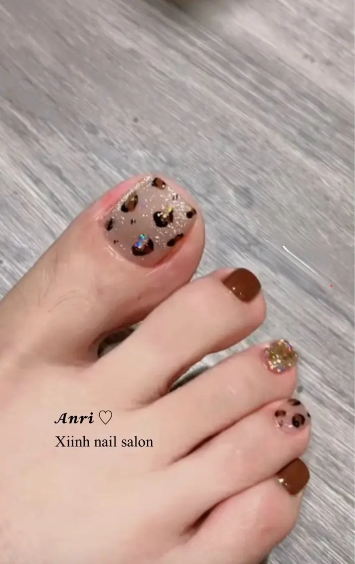ネイル チークネイル 長さ出し フットネイル ジェルネイル 卒業式 𝓐𝓷𝓻𝓲 XiinhNailのネイルデザイン