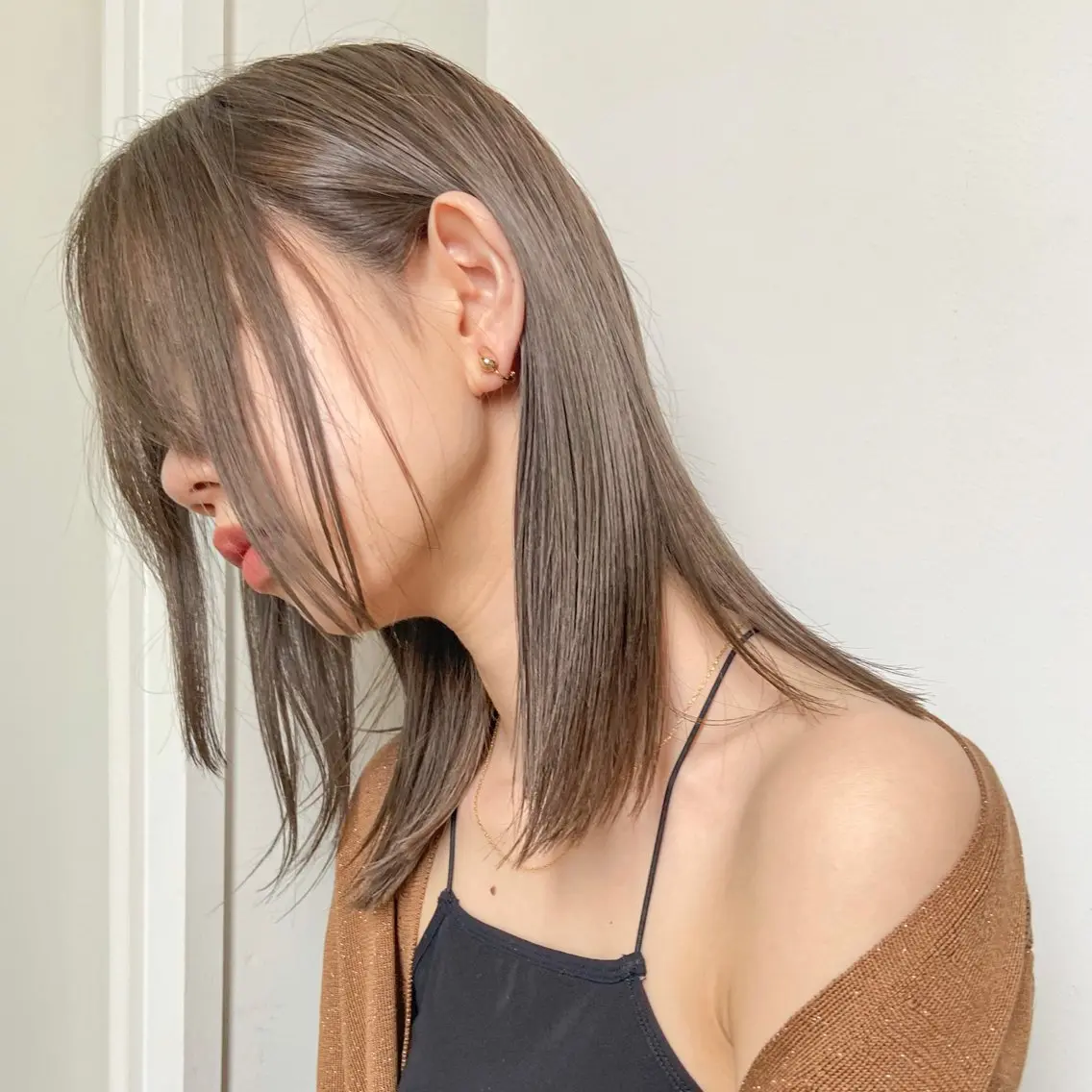 ロング カラー ブリーチ ダブルカラー ハイトーンカラー オリーブカラー ボブ カット ヘアカラー トリートメント 岡本康平/ボブ/ブリ ーチ/酸性ストレートのヘアスタイル
