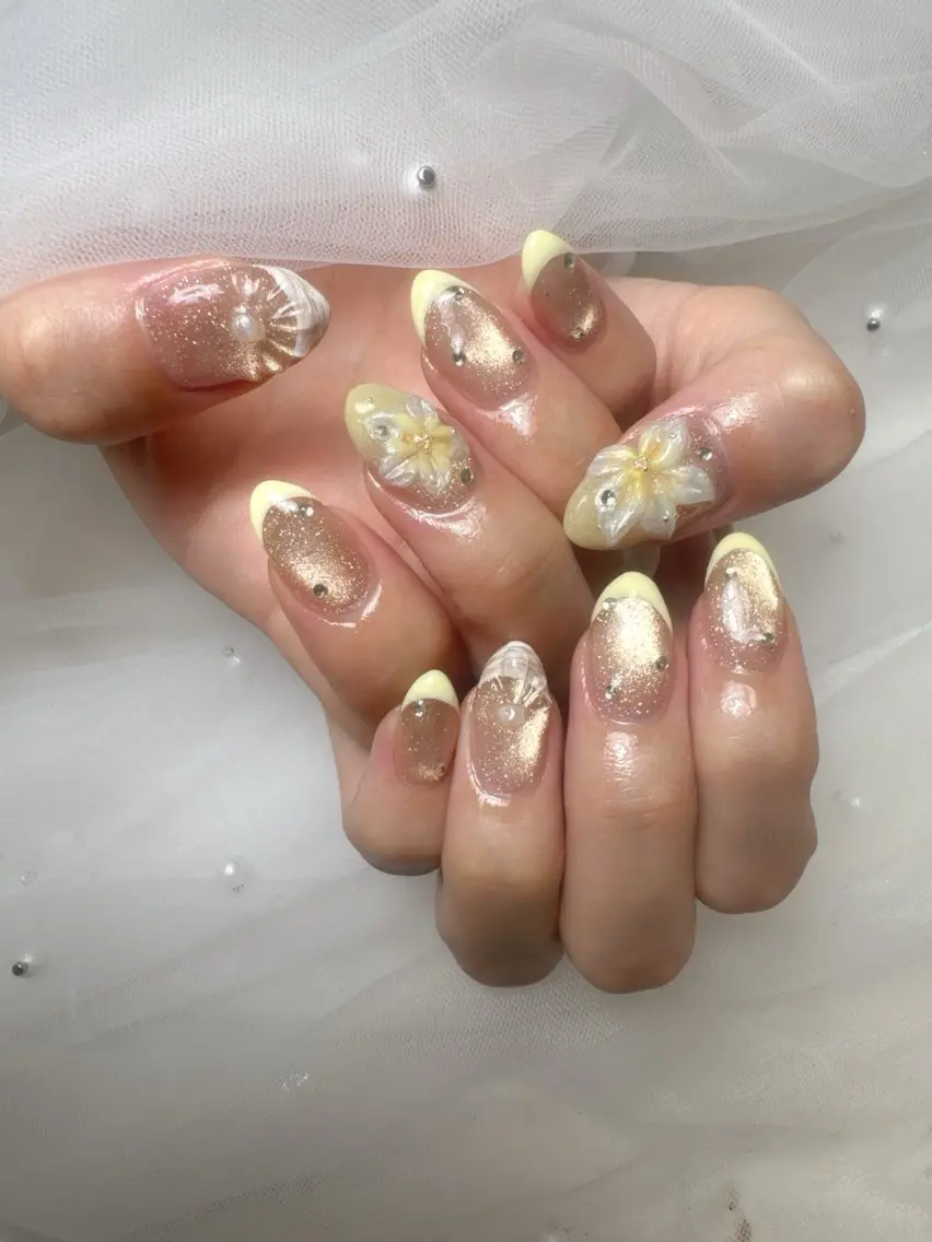 ネイル アートネイル フットネイル フレンチネイル ガラスフレンチ キラキラネイル ハンドネイル Queeens nailのネイルデザイン