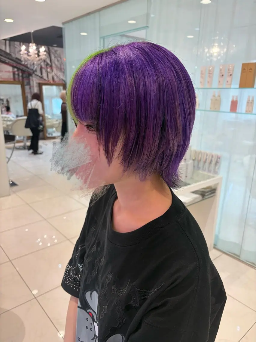 ショート カラー ブリーチ デザインカラー ダブルカラー 半田 陽菜のヘアスタイル