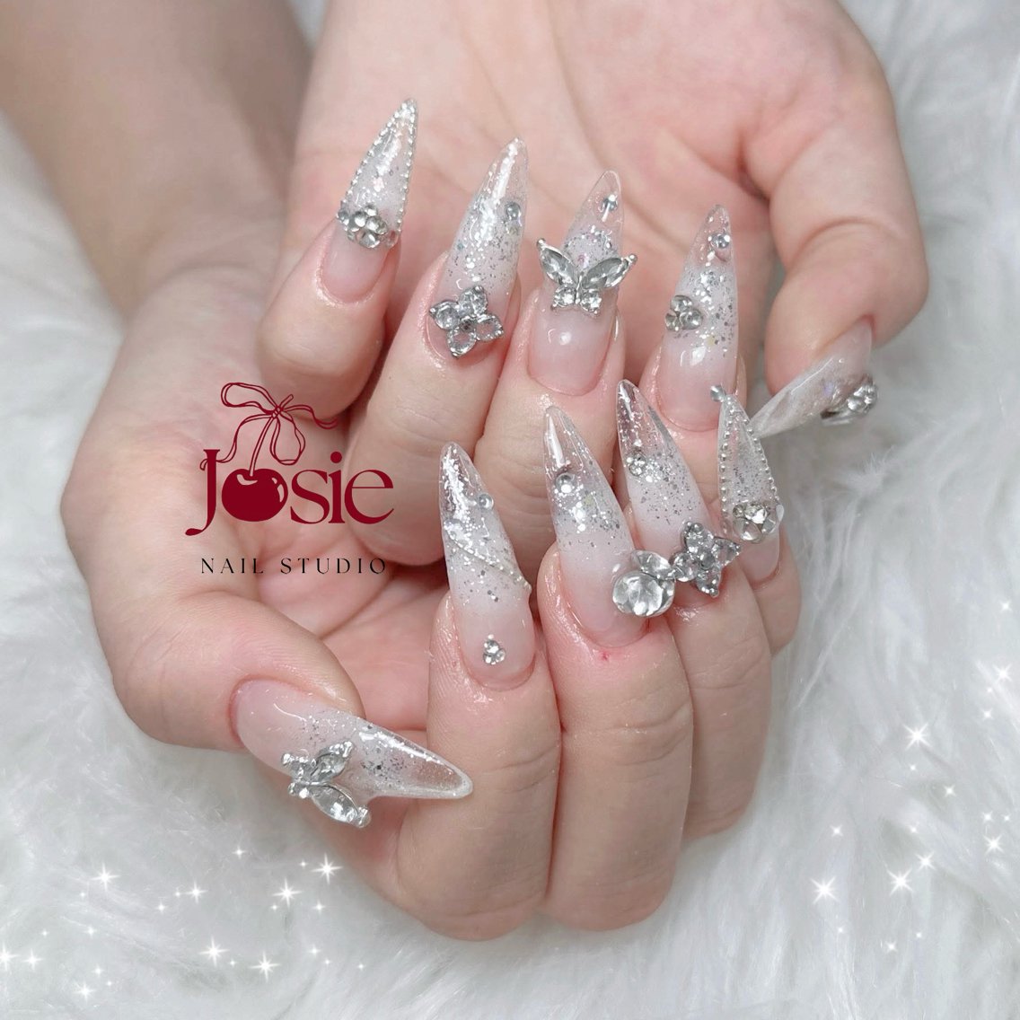 ネイル 長さ出し キラキラネイル 韓国ネイル ロングネイル ワンホンネイル ハンドネイル Josie nail salonのネイルデザイン