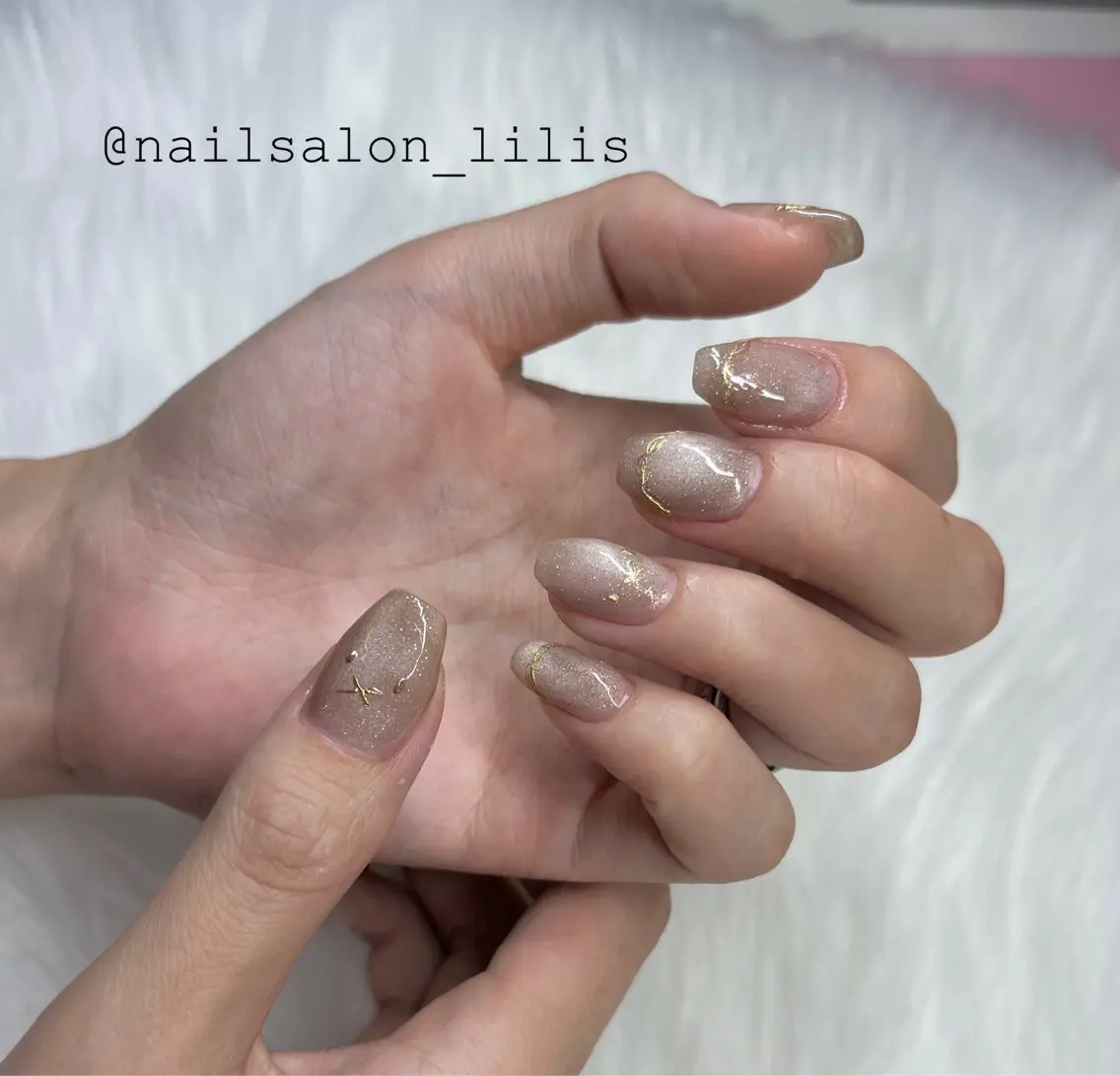 ネイル マグネットネイル ミラーネイル nailsalon Lilisのネイルデザイン
