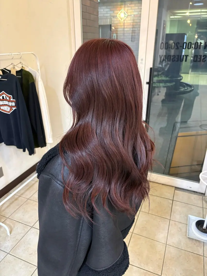 ロング カラー ブリーチ ブリーチなしカラー レッドカラー ヘアカラー トリートメント スズキ ユウナのヘアスタイル