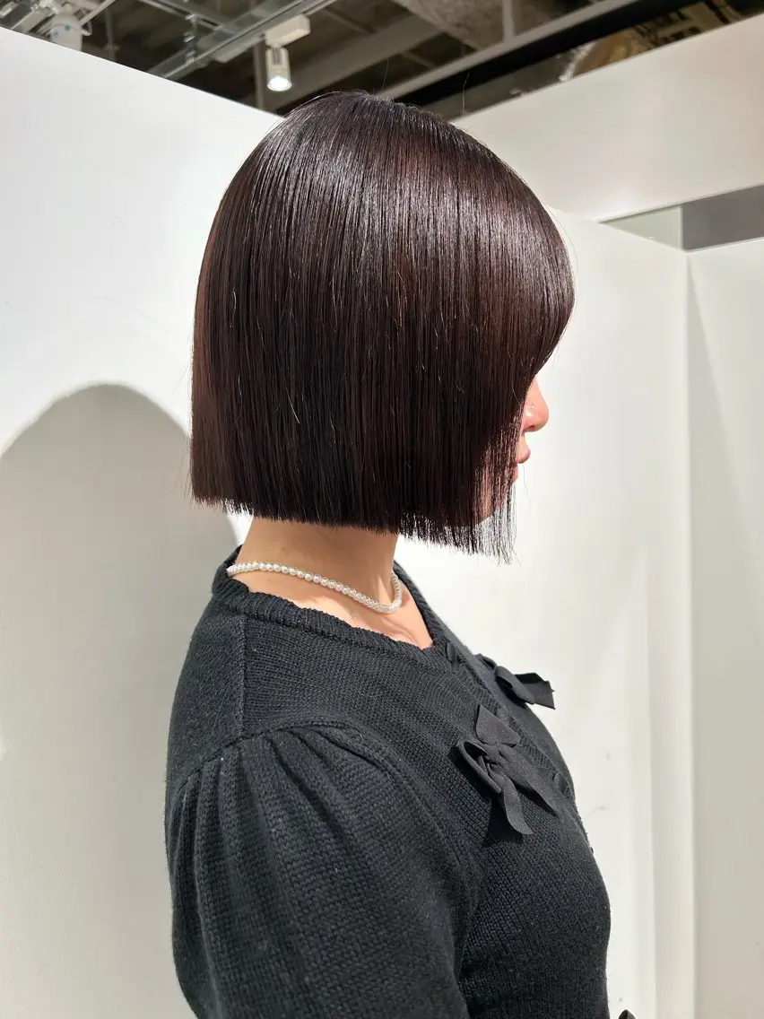 ショート カラー 切りっぱなしボブ ブリーチ ボルドーカラー ブリーチなしカラー ボブ カット ヘアカラー トリートメント ヘッドスパ スキバサミを使わない カット🌼唯🌼のヘアスタイル