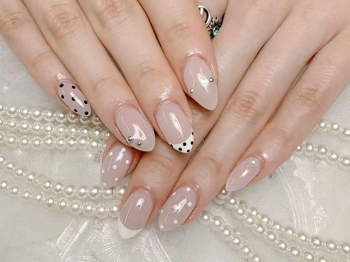 ネイル ジェルネイル 韓国ネイル マグネットネイル 持ち込み ワンカラーネイル ハンドネイル ハンドケア R1🎀Nail💕 池袋東口店のネイルデザイン