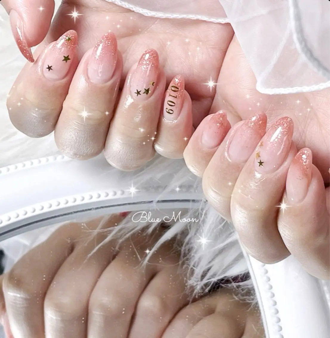 ネイル ホログラムネイル ハンドネイル ハンドケア nail salon Blue Moonのネイルデザイン
