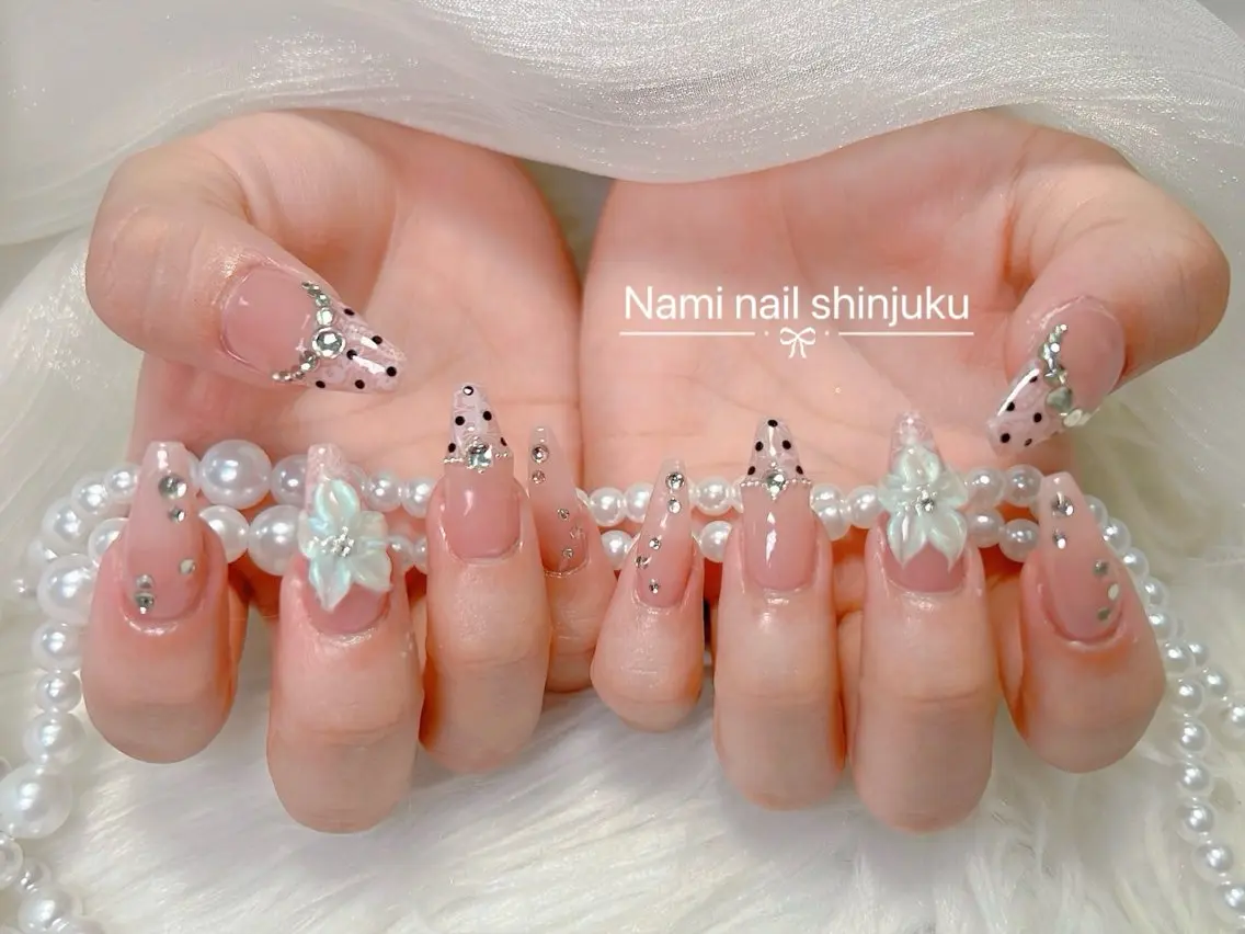 ネイル 長さ出し ガーリー 韓国ネイル ロングネイル 持ち込み ハンドネイル Nami nail salonのネイルデザイン