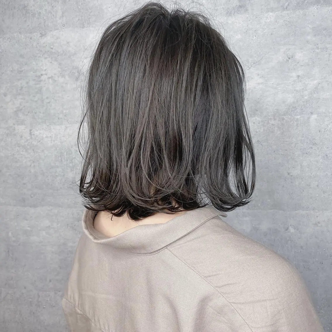 ミディアム カラー _WHITE 天王寺のヘアスタイル