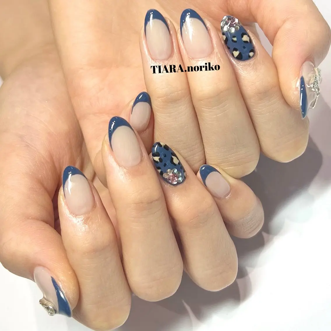 メンズ ネイル メンズ韓国風 フレンチネイル キラキラネイル 韓国ネイル ネイビー TIARA💅🏻 NORIKOのネイルデザイン