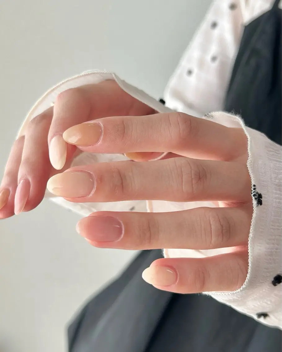 ネイル オーロラネイル ジェルネイル キラキラネイル ニュアンスネイル オフィスネイル 𓂃toi. 儚げnuanceのネイルデザイン