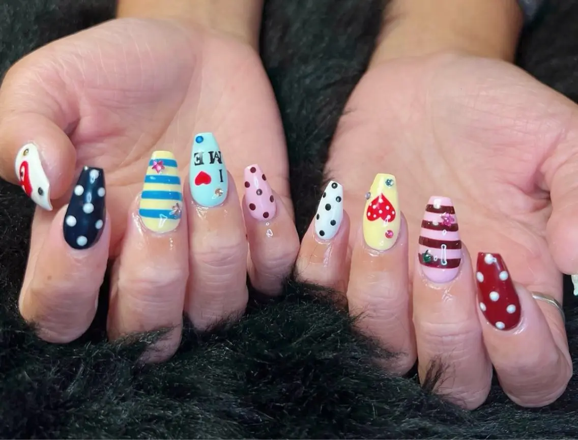 ネイル アートネイル ボルドー フレンチネイル ジェルネイル 氷ネイル・うるうるネイル ハンドネイル Julie NailSalonのネイルデザイン