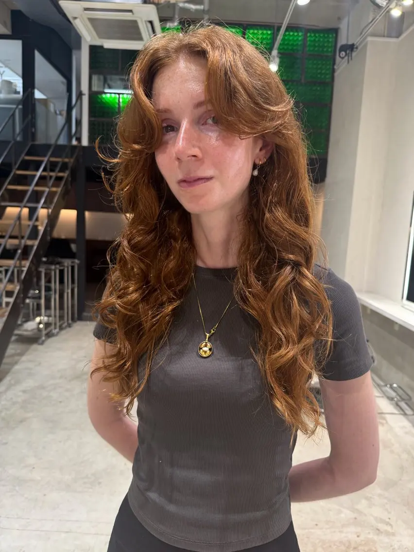 ロング DEAN ISLA 海外風ヘアサロンのヘアスタイル