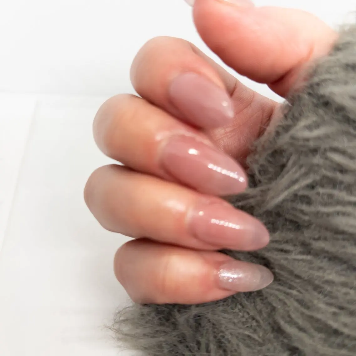 セミロング イレジスティブル ネイルズのネイルデザイン