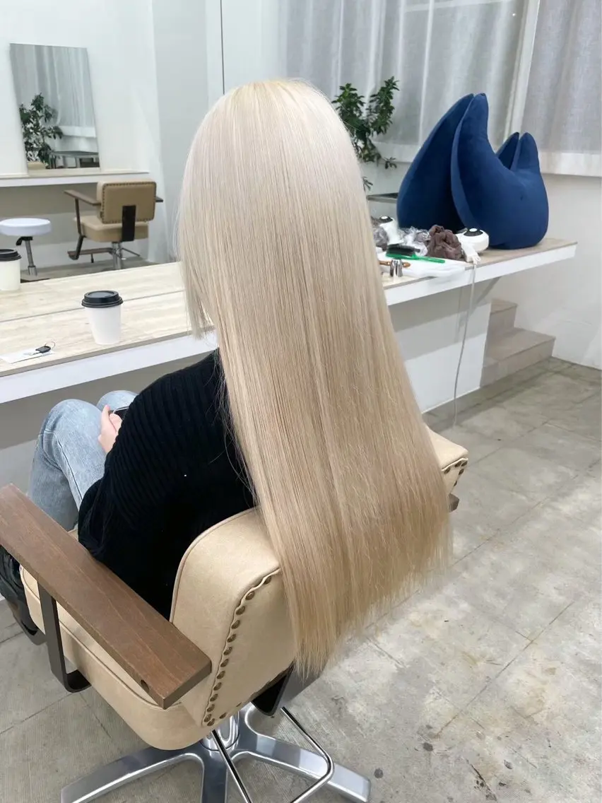 ロング カラー ベージュカラー ブリーチ ブロンド 透明感カラー グレージュ ヘアカラー トリートメント ブリーチ/デザイン/ ハイトーン AMIのヘアスタイル