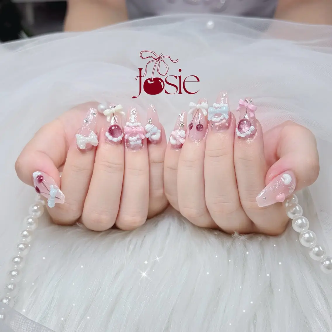 ネイル キラキラネイル 韓国ネイル ロングネイル ワンホンネイル ハンドネイル Josie nail salonのネイルデザイン