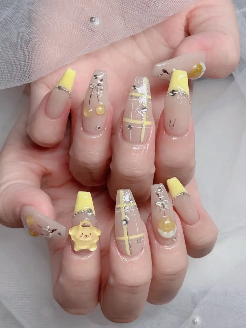 ネイル オーロラネイル フレンチネイル ジェルネイル ハロウィン キラキラネイル ハンドネイル H.baby Nail Salonのネイルデザイン