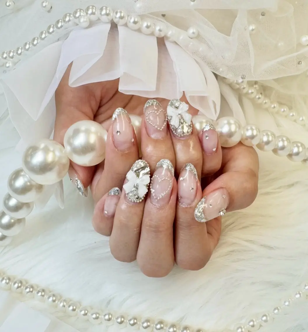 ネイル アートネイル フレンチネイル ジェルネイル ガラスフレンチ ハート Queeens nailのネイルデザイン
