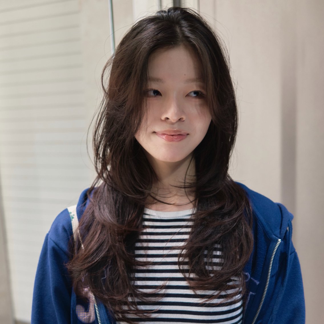 ロング カラー ロングレイヤー ハッシュカット レイヤーカット ロング カット ヘアカラー トリートメント 東山 涼嘉のヘアスタイル