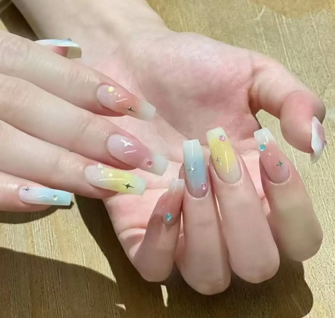 ネイル オーロラネイル フラワーネイル フットネイル フレンチネイル ジェルネイル ハンドネイル BabyYouMi nailのネイルデザイン