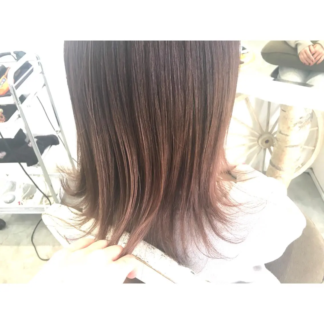 セミロング カラー バレイヤージュ レイヤーカット fio マナミのヘアスタイル