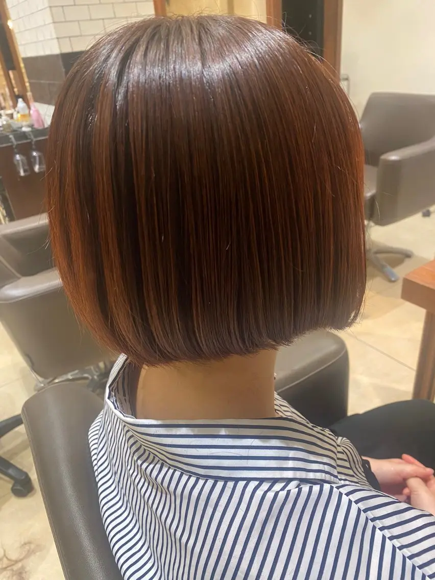 カラー 切りっぱなしボブ ブリーチ ブラウンカラー ボブ Conon 響のヘアスタイル