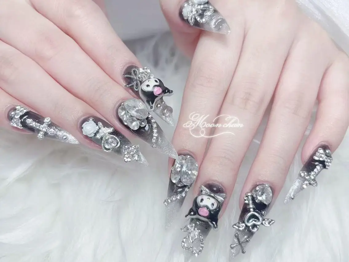 ネイル 長さ出し キラキラネイル 韓国ネイル ロングネイル マグネットネイル ハンドネイル ハンドケア Akira✨ nailのネイルデザイン