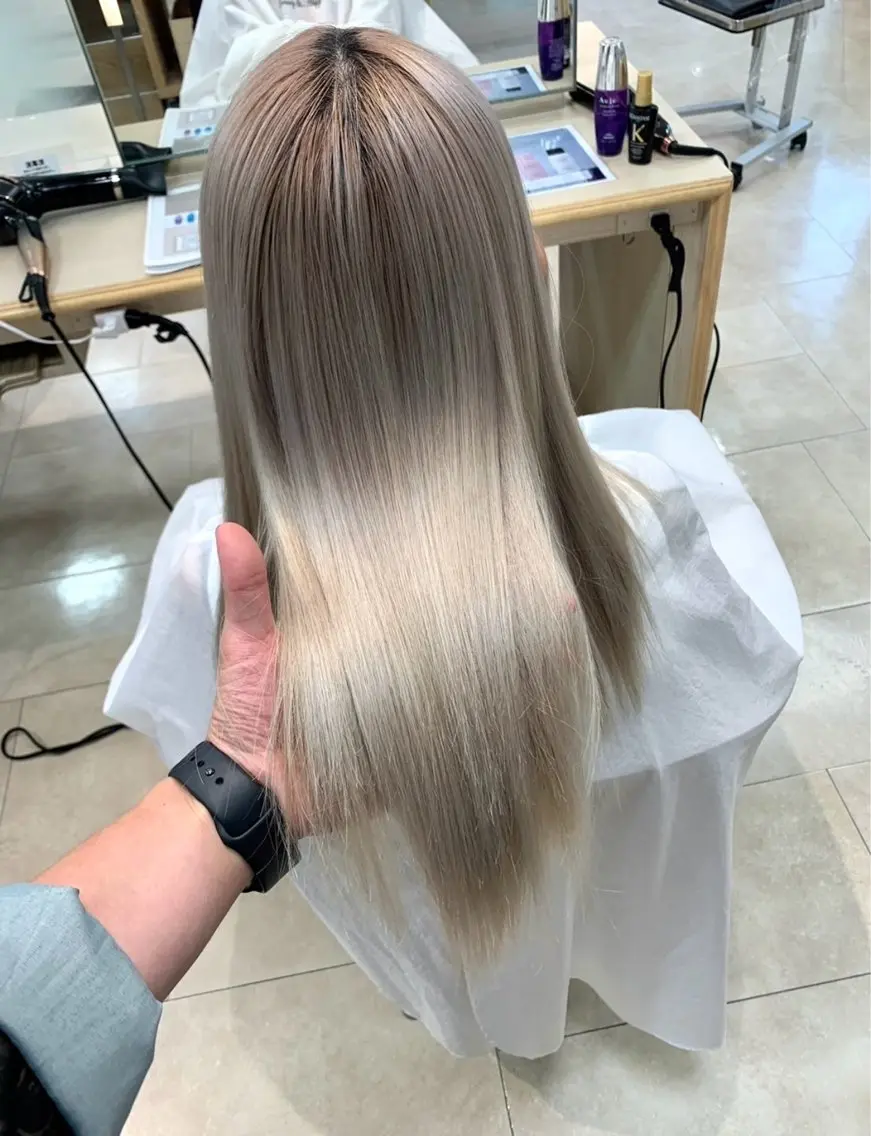 セミロング カラー セミロングパーマ ベージュカラー ブリーチ ケアブリーチ 透明感カラー 艶髪 黄金比みくのヘアスタイル