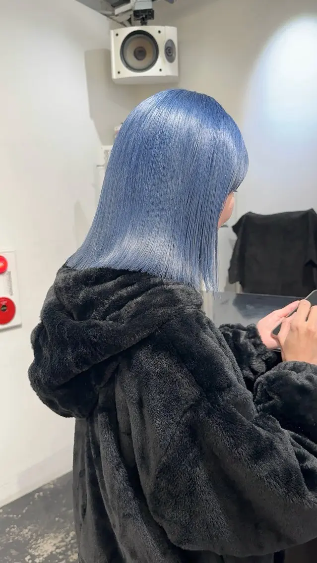 ミディアム カラー ヘアアレンジ ブリーチ ブルーカラー カット ヘアカラー トリートメント 艶ハイトーン/ヘア アレンジAYAKAのヘアスタイル