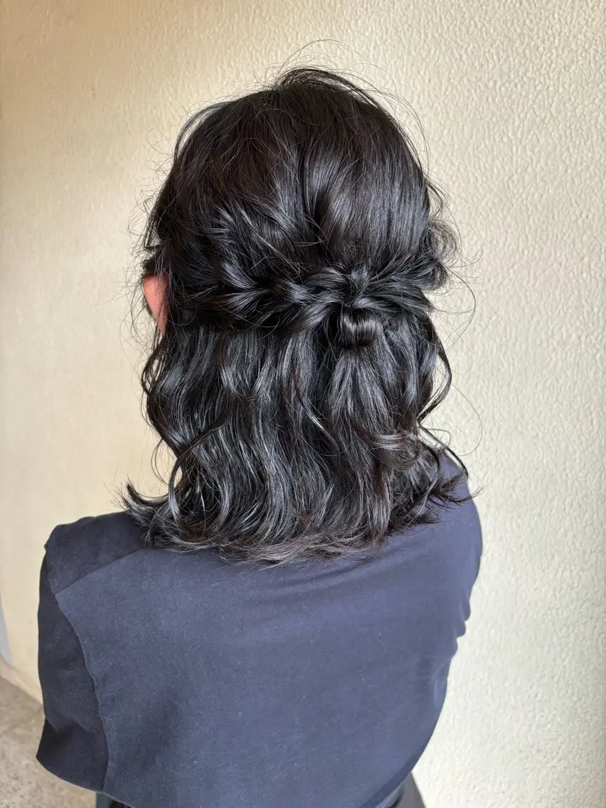ミディアム ヘアアレンジ ハーフアップ ヘアセット 森岡 紗羽のヘアスタイル