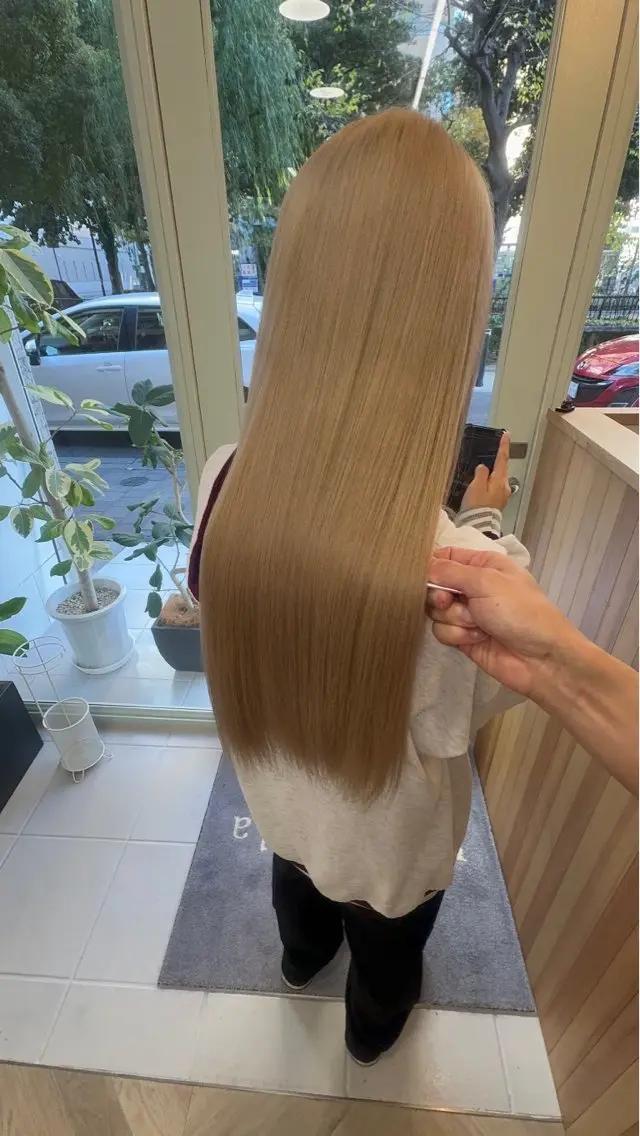 ロング カラー パーマ ベージュカラー ブリーチ 透明感カラー ダブルカラー ハイトーンカラー ブリーチ矯正💐 ミルクティー💐ナオのヘアスタイル