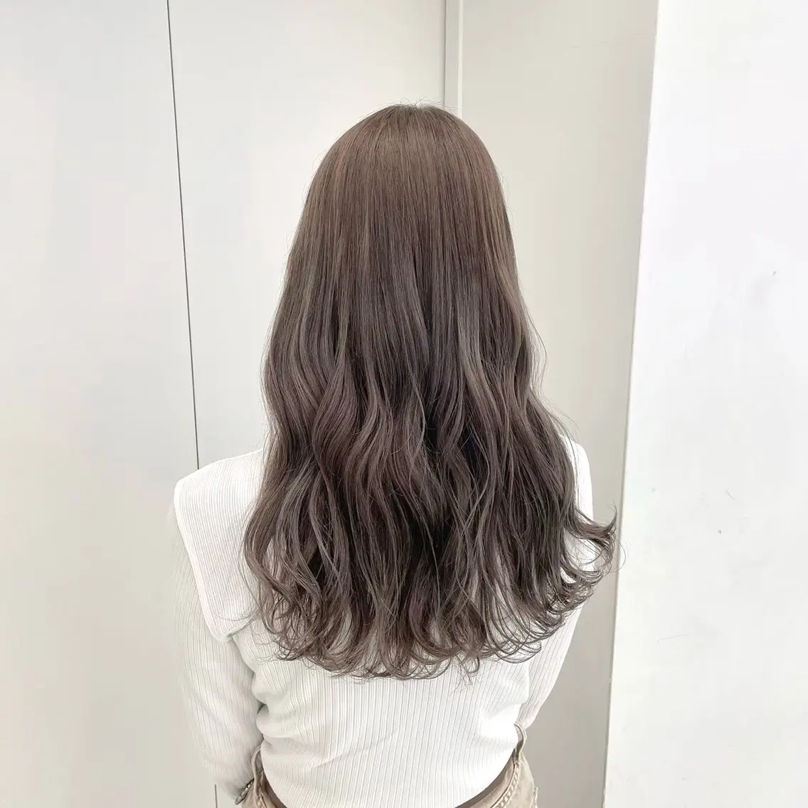 ロング カラー YUKA🤍ベージュ /ミルクティーのヘアスタイル
