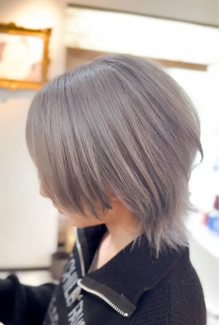 ショート レイヤーカット ウルフカット カット ヘアカラー 飯星慧斗 /ブリーチ、縮毛矯正のヘアスタイル