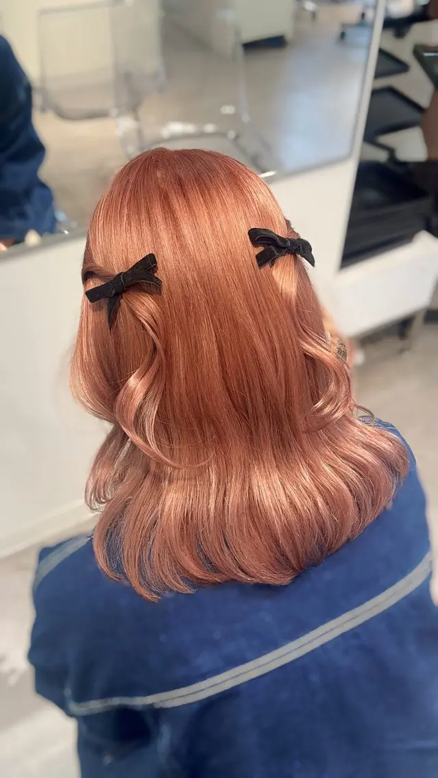 ミディアム カラー カット ヘアカラー トリートメント ヘアセット クルミ🤍推し活 🎀ピンクカラーのヘアスタイル