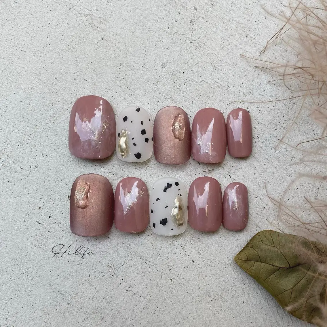 ネイル ブラウン ピンク ネイルチップ ハンドネイル Nail Adore.のネイルデザイン
