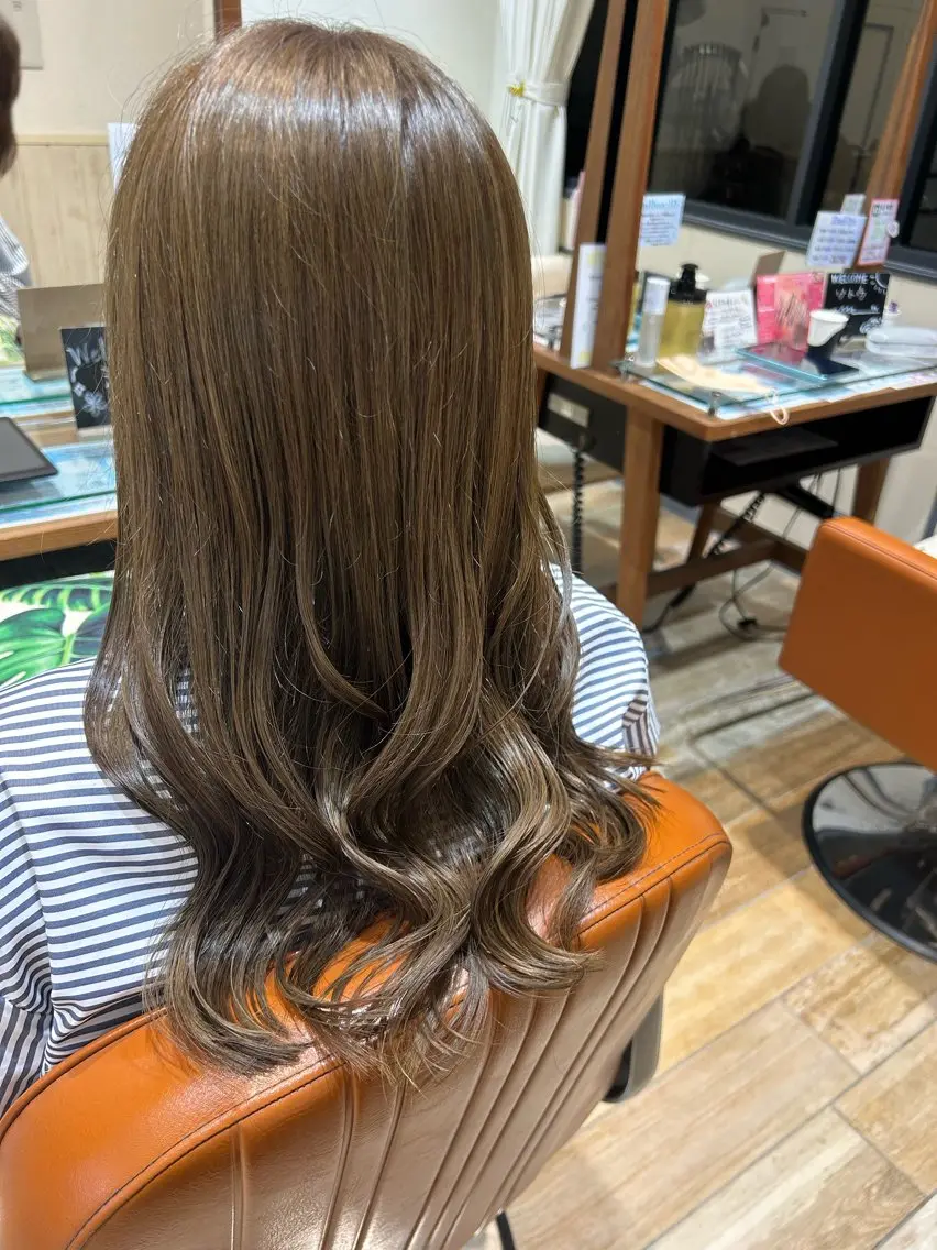 カラー ベージュカラー オリーブベージュ ヘアカラー 須藤 向日葵のヘアスタイル