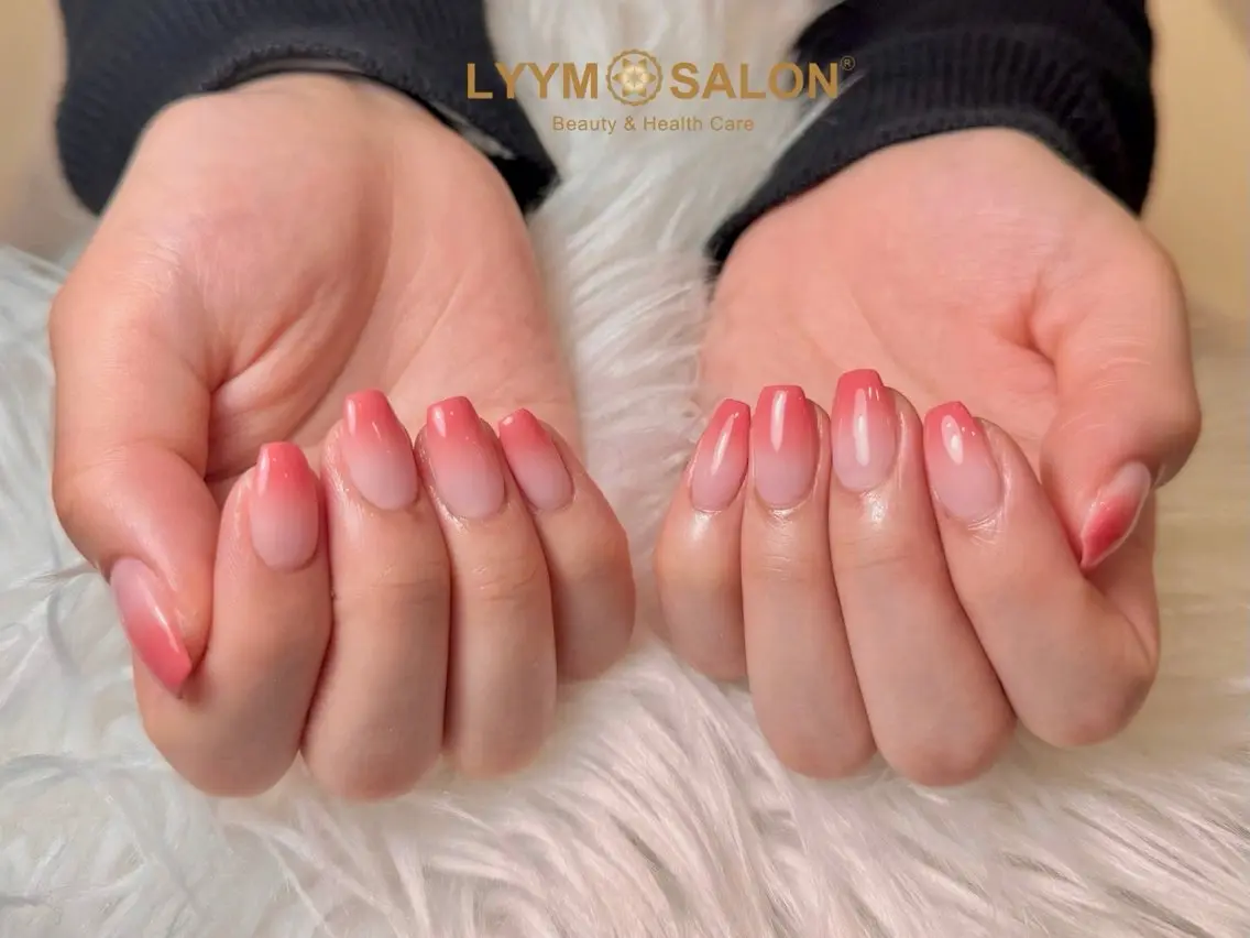 ネイル グラデーション 韓国ネイル オフィスネイル ピンク シンプルネイル ハンドネイル ハンドケア LYYM Salonのネイルデザイン