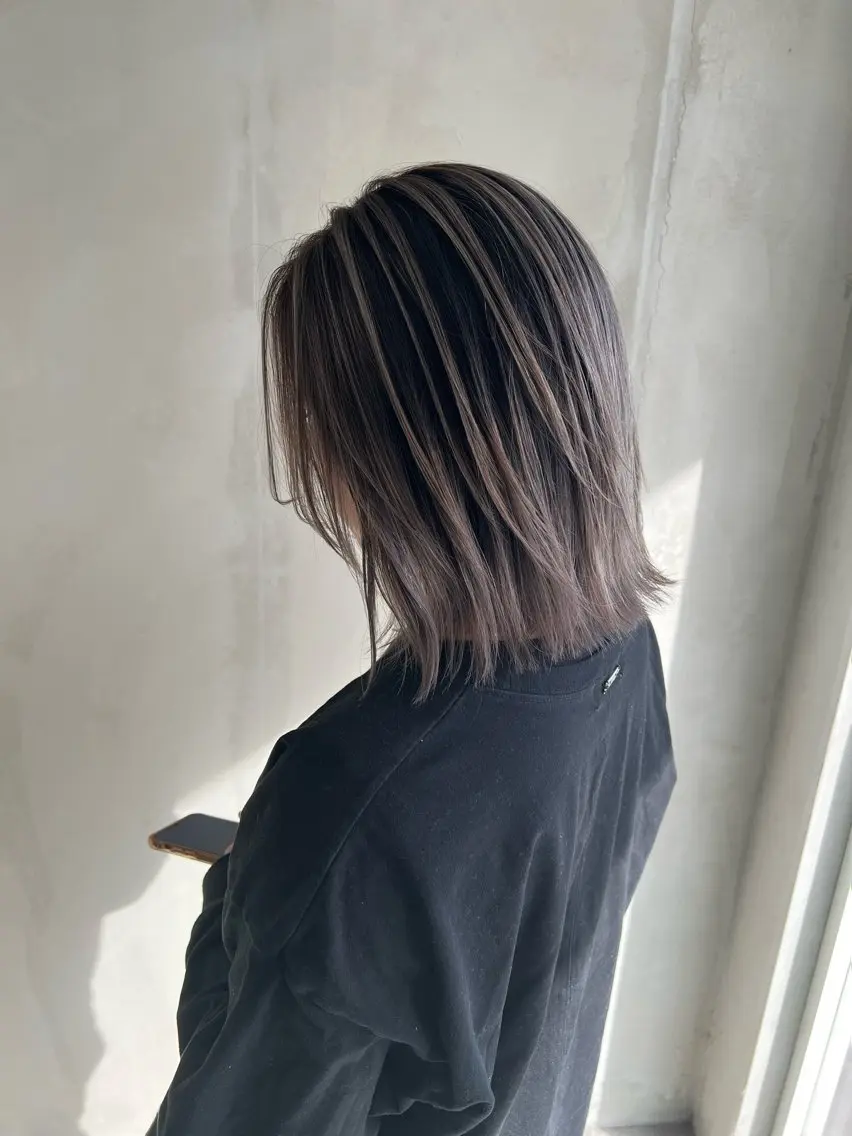 ショート ボブレイヤー ボブ ハッシュカット ハイライト レイヤーカット カット ヘアカラー ESSENZA Hayashiのヘアスタイル